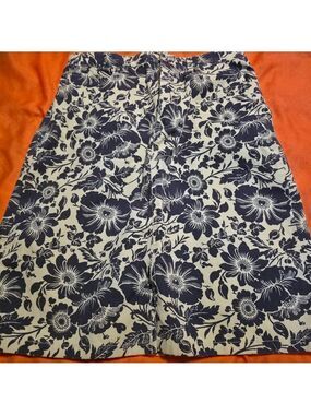 4/$25 Deal! Eddie Bauer Black and White Floral A-Line Skirt